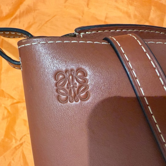 Loewe gate Brown Leather Crossbody Bag - Picture 7 of 16